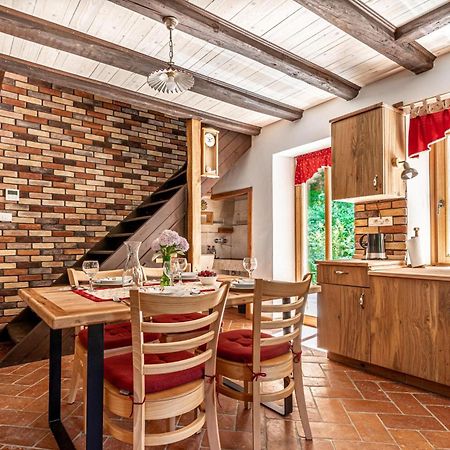 House By The Stream - Happy Rentals Avce Esterno foto