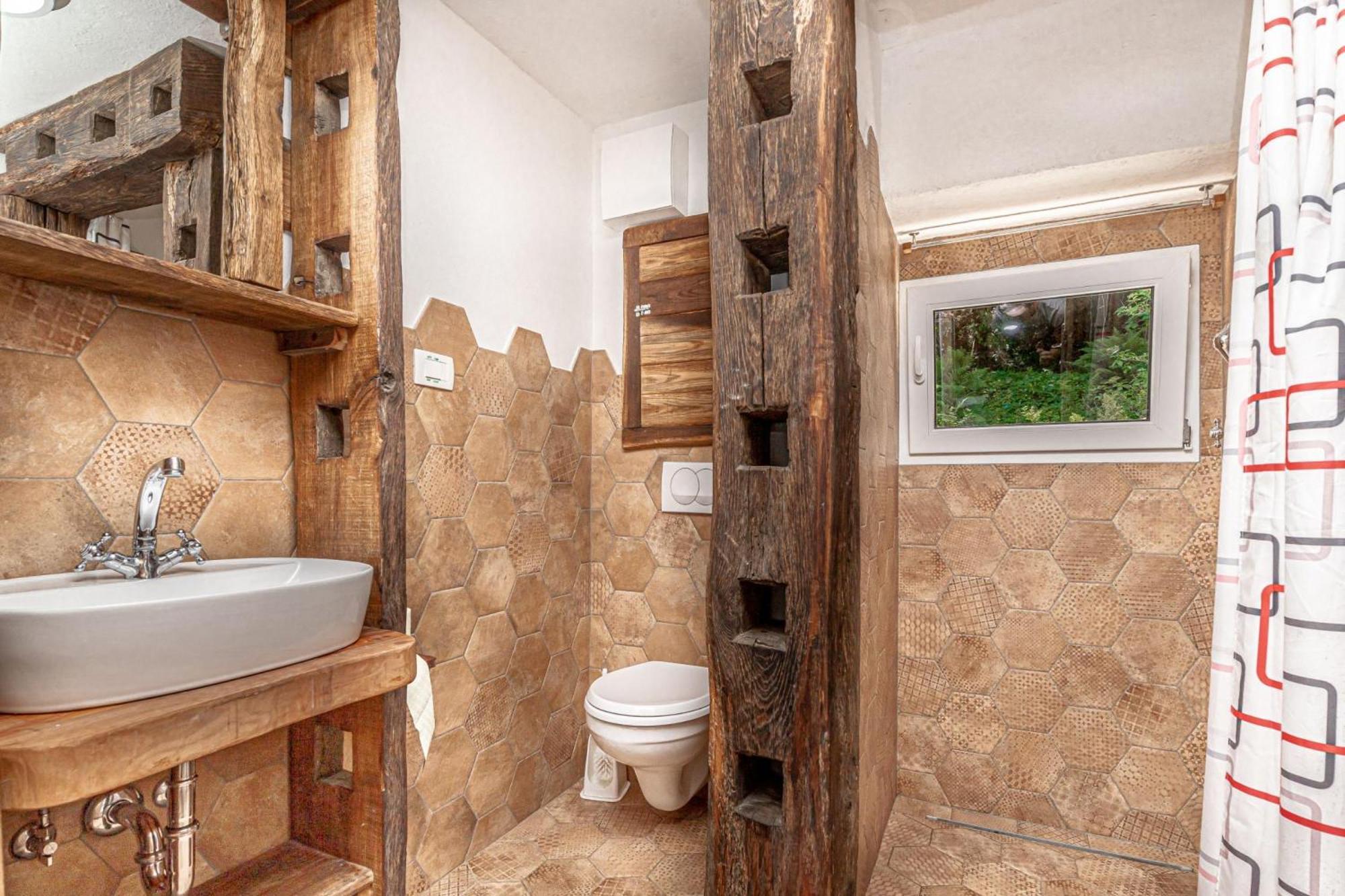 House By The Stream - Happy Rentals Avce Esterno foto