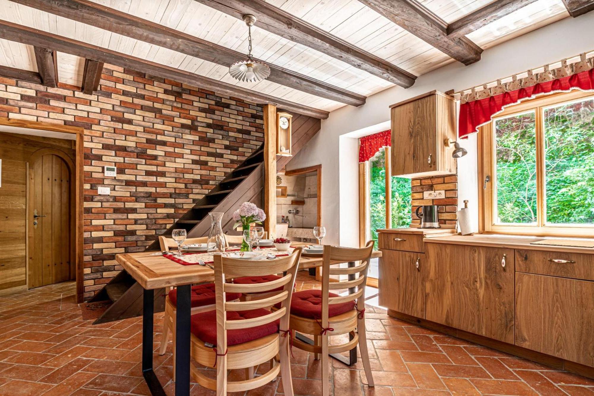 House By The Stream - Happy Rentals Avce Esterno foto