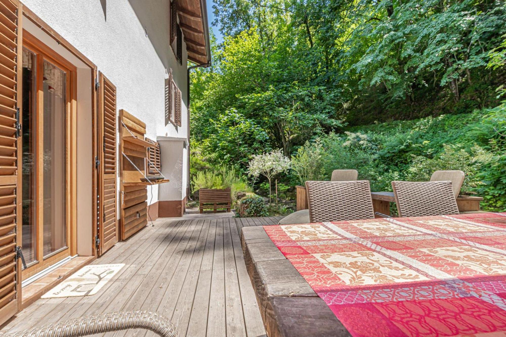 House By The Stream - Happy Rentals Avce Esterno foto