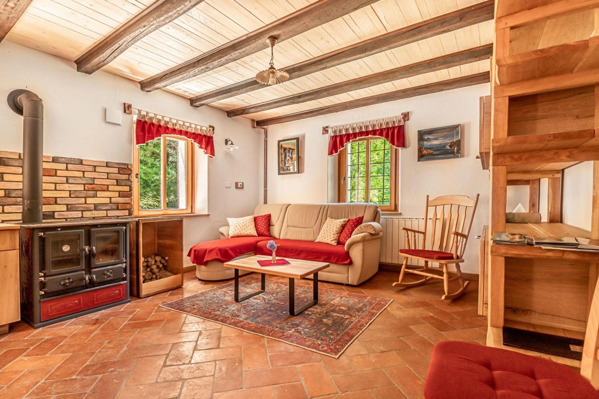 House By The Stream - Happy Rentals Avce Esterno foto