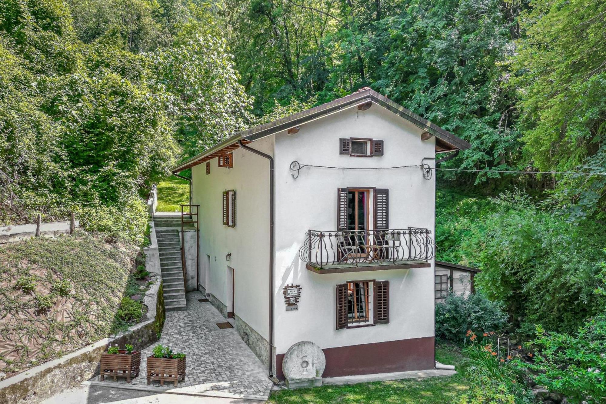House By The Stream - Happy Rentals Avce Esterno foto
